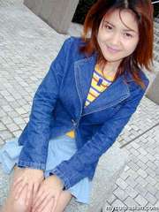 Lovely asian shows her pussy in public park