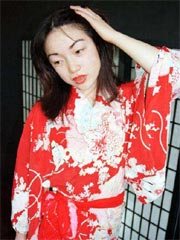 Japanese amateur teen in Kimono spreads her virgin hairy pussy