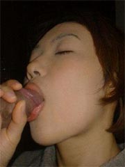 Lovely chinese amateur chick shows her asian pussy and sucks a dick