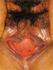 Real Chinese babe shows her natural boobs and her Asian pussy