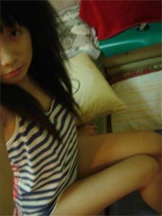 Selfmade sexy photos of cute Asian teen posing nude at home